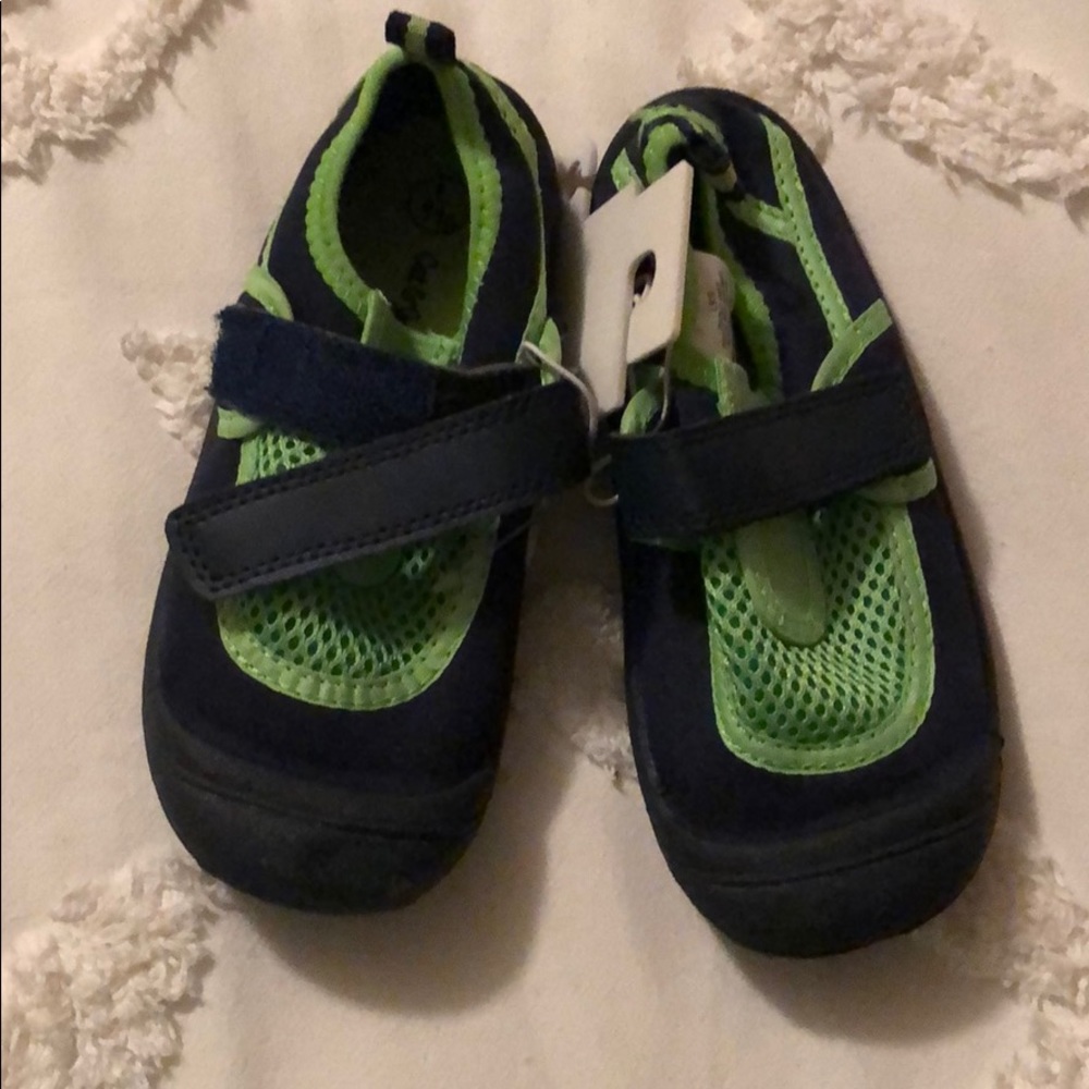 Cat & Jack swim shoes L 9/10